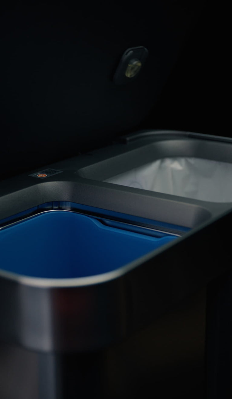 Simplehuman's Recycler zoomed in