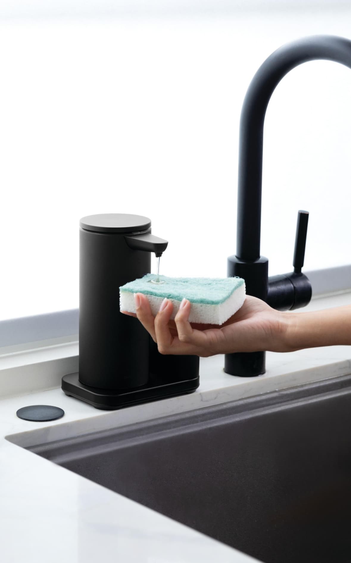 センサーポンプ：非接触の革新｜Simplehuman